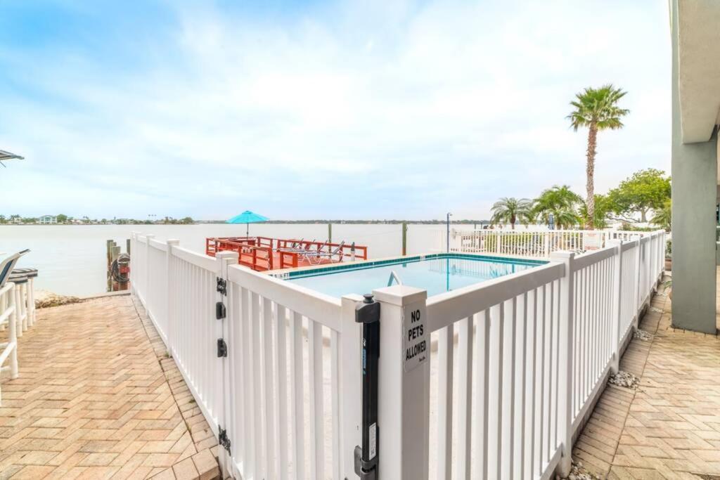 102-Tiny Treasure-Waterfront With Heated Pool Lägenhet St. Pete Beach Exteriör bild