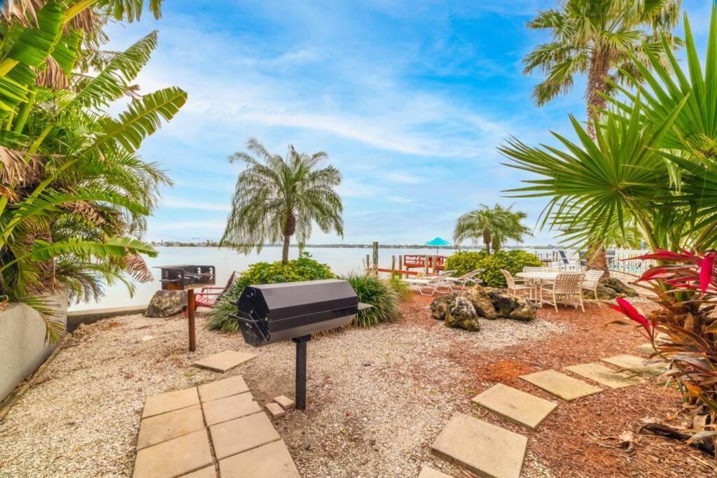 102-Tiny Treasure-Waterfront With Heated Pool Lägenhet St. Pete Beach Exteriör bild